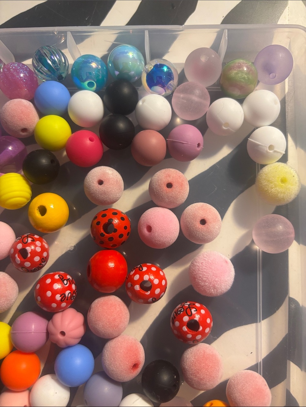 Assorted beads - Picture 3 of 5